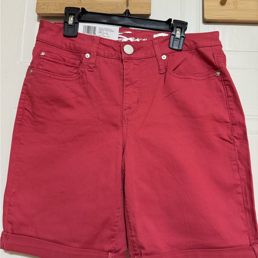 Seveo7 Sz 4 Sunset Bermuda Shorts NWT😊😊